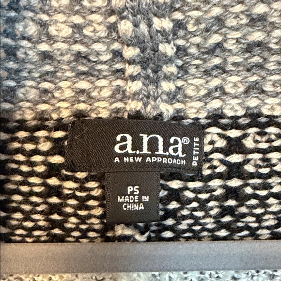 A New Approach PS Sleeveless Cardigan - Picture 3 of 3